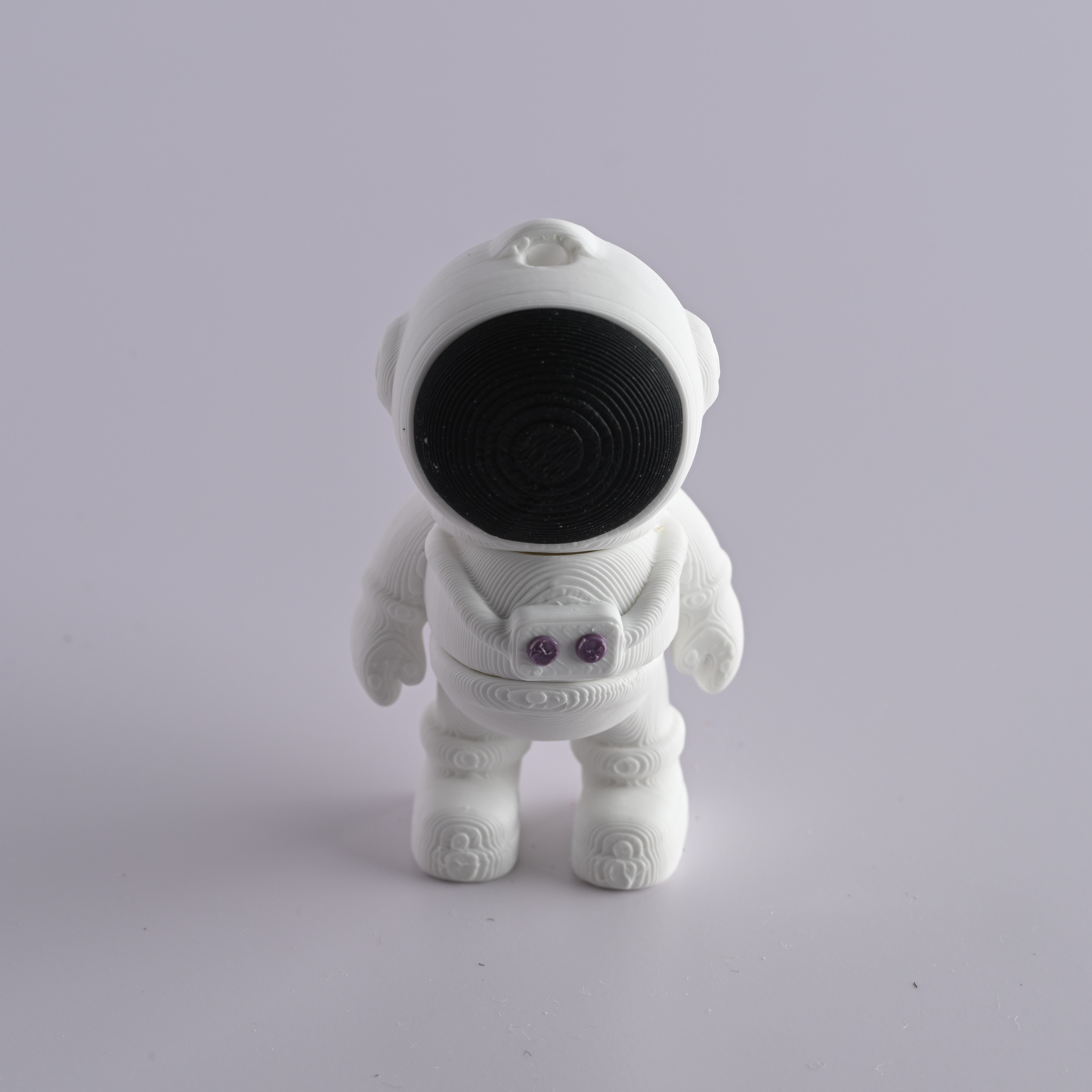 Tiny Astronaut|رائد فضاء